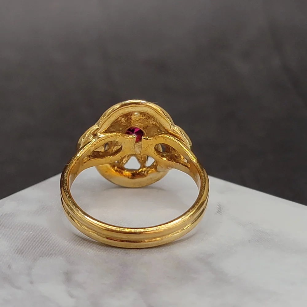 Beautiful Vintage Ring Simulated Ruby Cluster Gold Tone Size 6.5